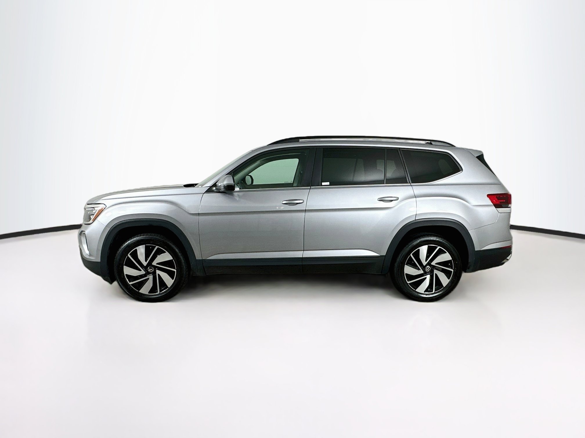 Used 2025 Volkswagen Atlas SE FWD image 4