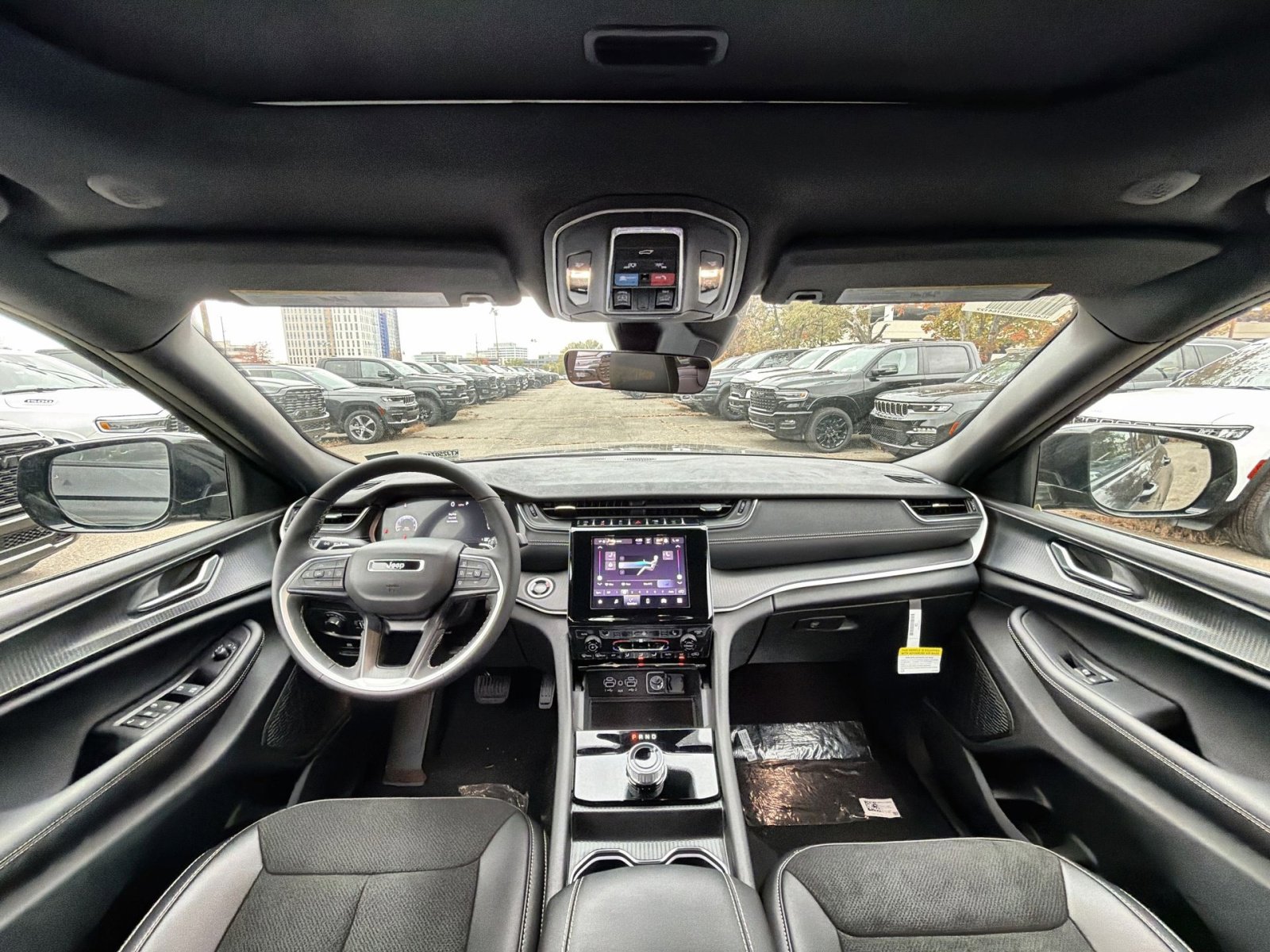 New 2025 Jeep Grand Cherokee Laredo image 22