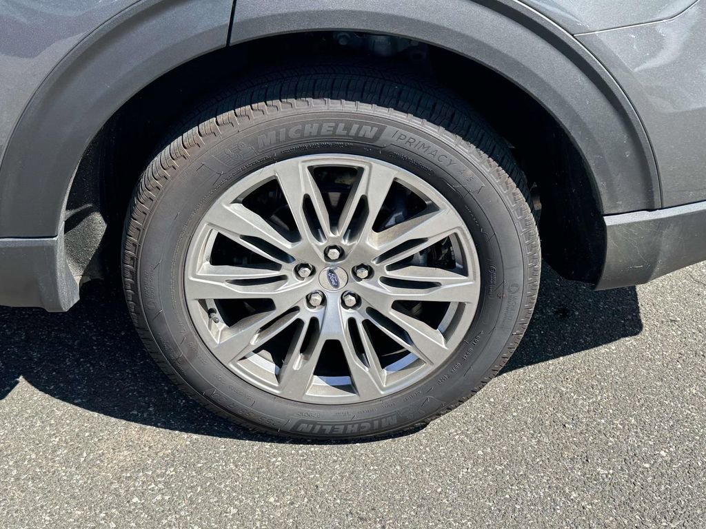 Used 2025 Ford Explorer Platinum AWD/4WD image 9