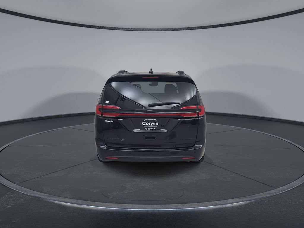 Certified 2025 Chrysler Pacifica Limited FWD image 15