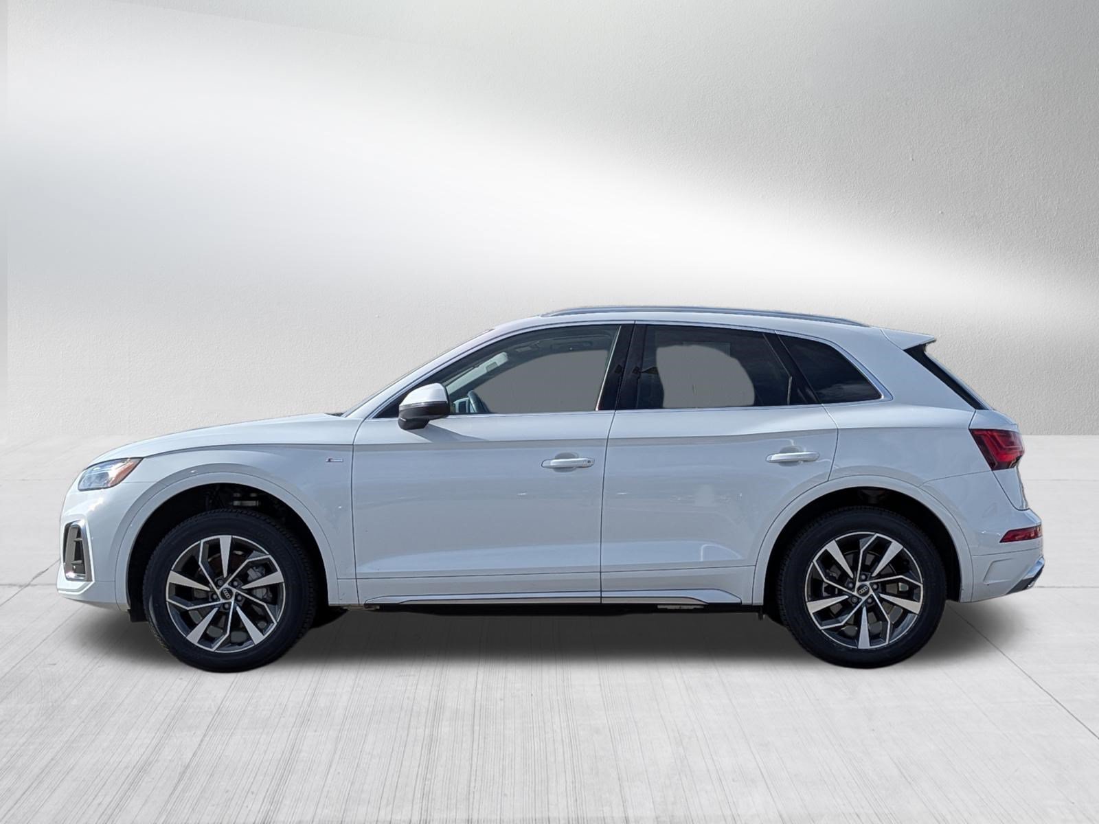 Certified 2024 Audi Q5 2.0T Premium Plus w/ Premium Plus Package AWD/4WD image 4