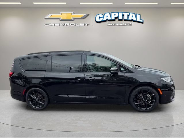 Used 2026 Chrysler Pacifica Limited w/ S Appearance Package FWD image 6