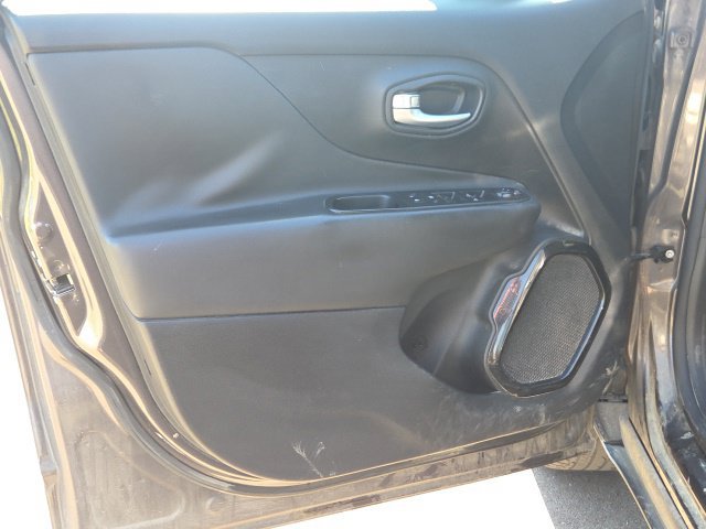 Used 2016 Jeep Renegade Latitude AWD/4WD image 21