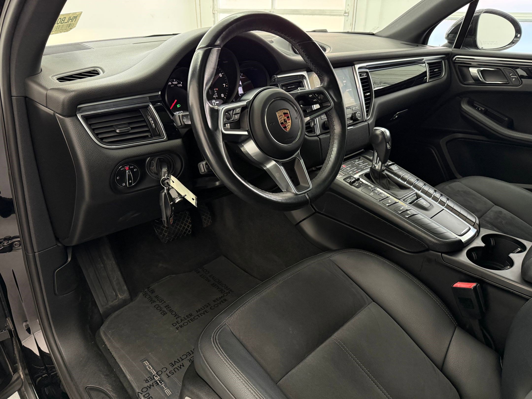 Used 2017 Porsche Macan AWD/4WD image 4