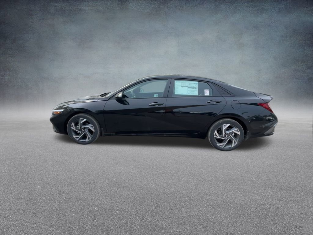 Used 2025 Hyundai Elantra Sport image 14