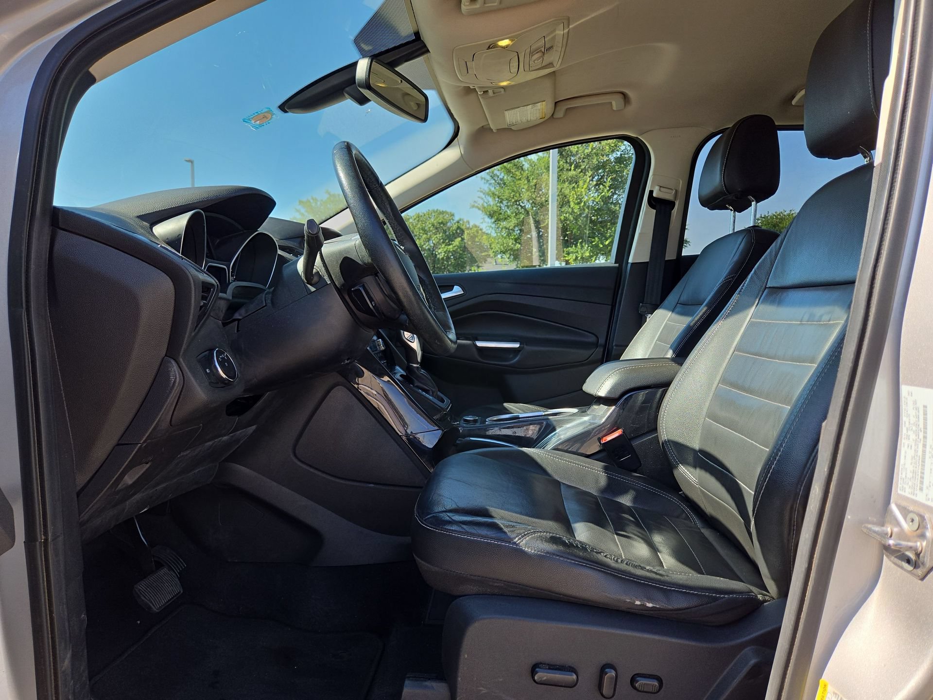 Used 2015 Ford Escape Titanium FWD image 16