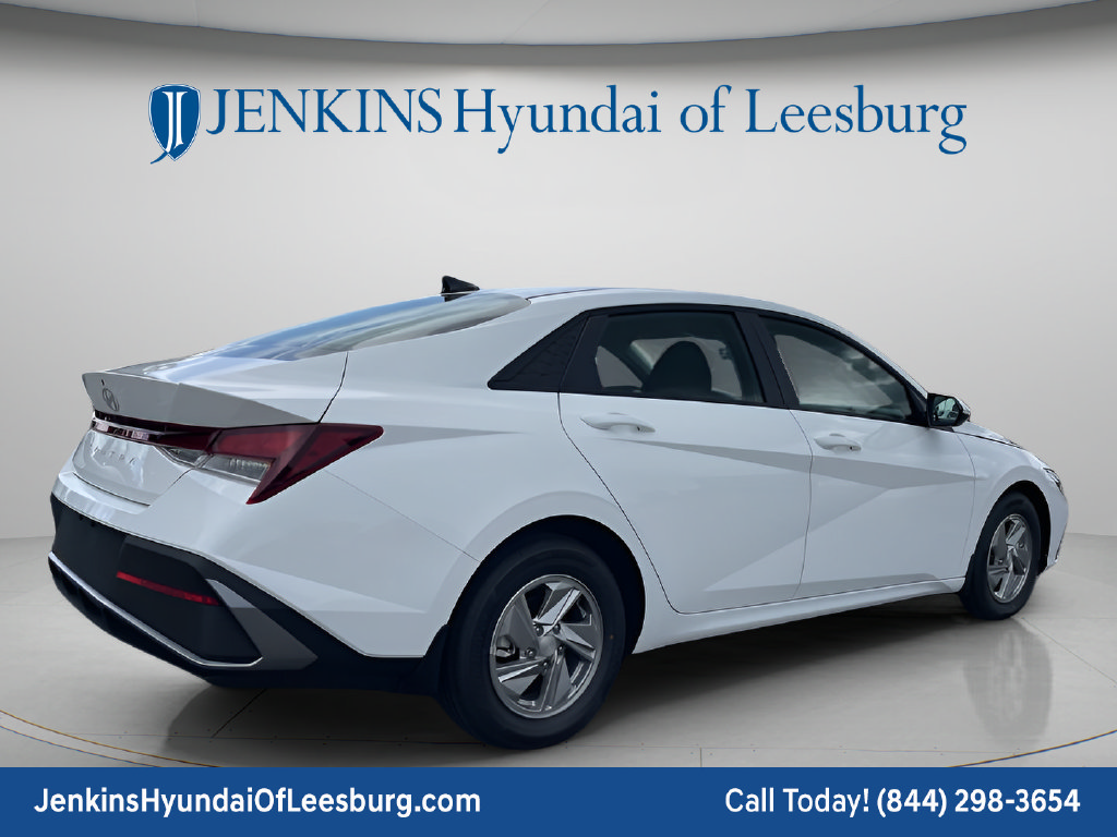 New 2026 Hyundai Elantra SE FWD image 3