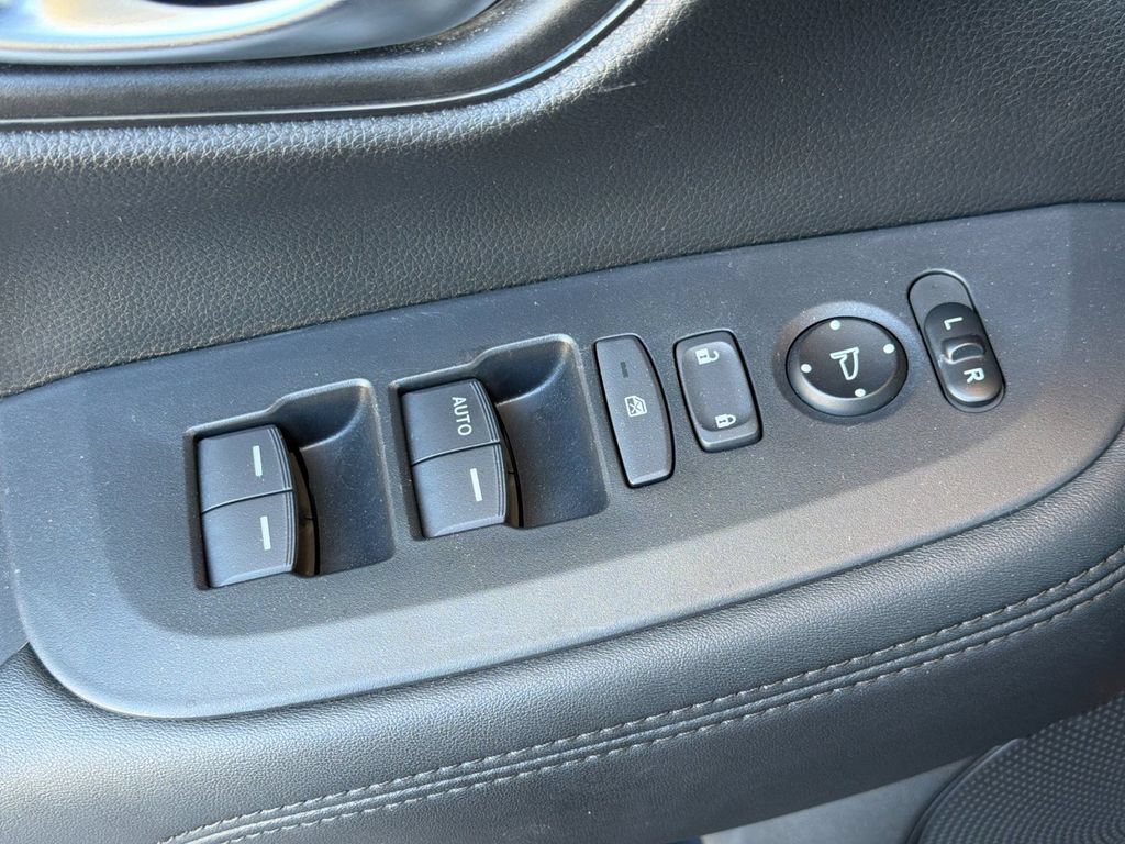 Used 2023 Honda HR-V LX image 13