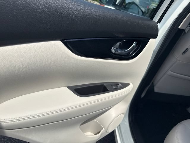 Used 2019 Nissan Rogue Sport SL w/ Premium Package AWD/4WD image 16