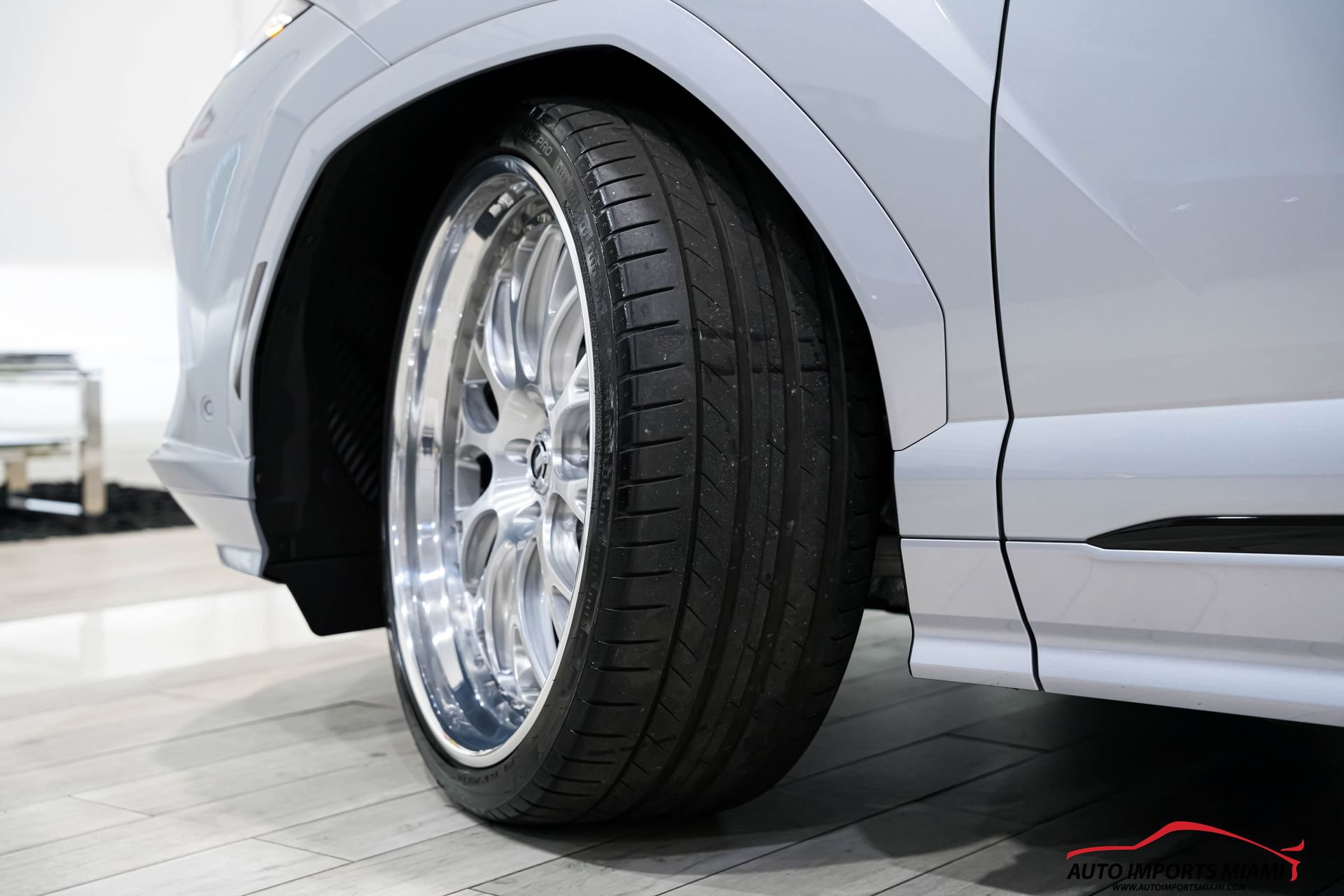 Used 2025 Lamborghini Urus SE image 95