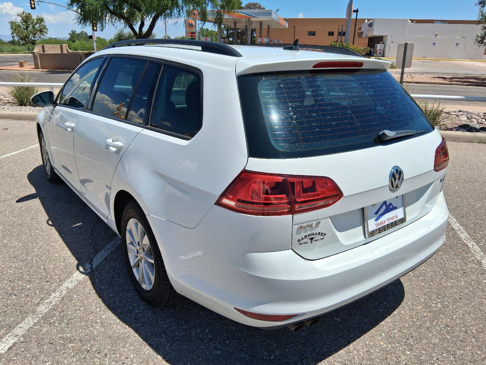 Used 2017 Volkswagen Golf SportWagen FWD image 3