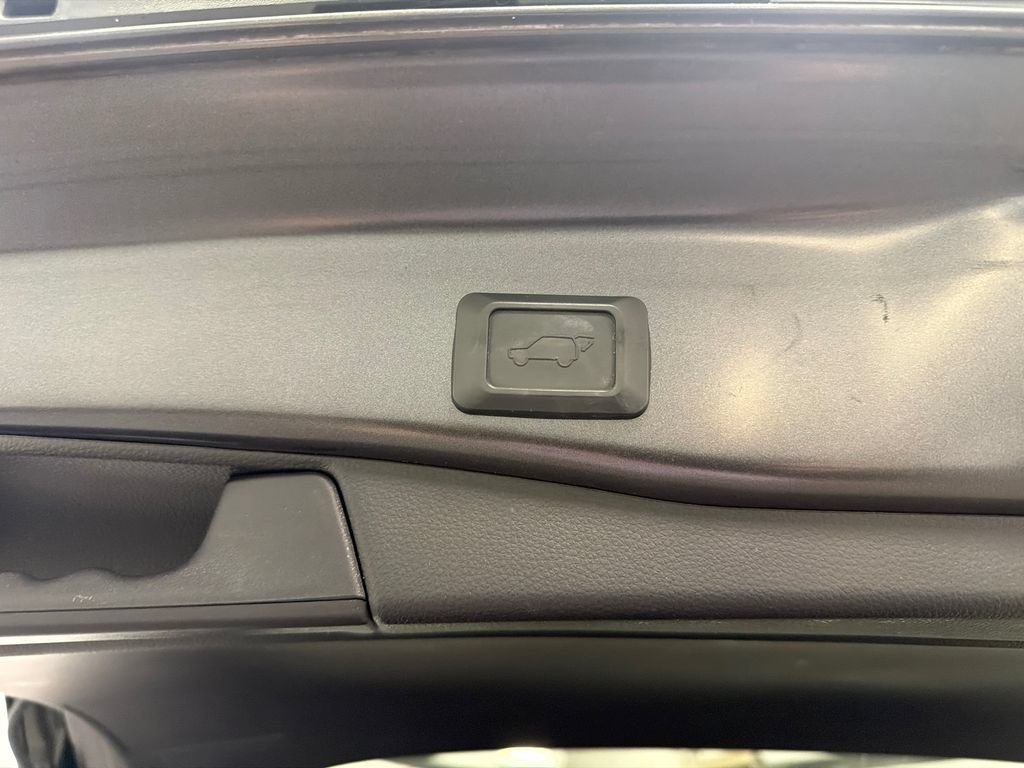 Used 2020 Toyota RAV4 Limited FWD image 21