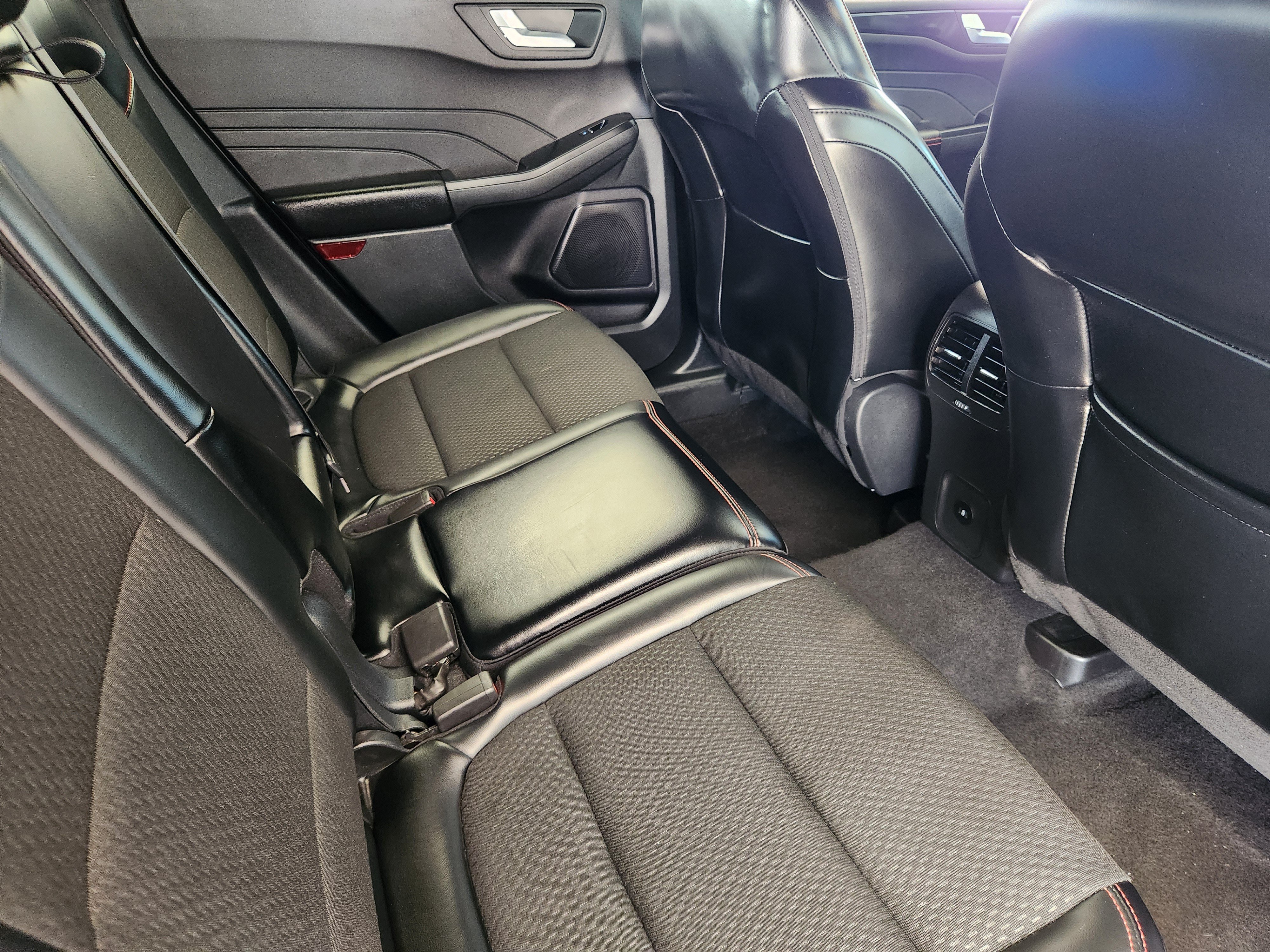Used 2025 Ford Escape ST-Line FWD image 33
