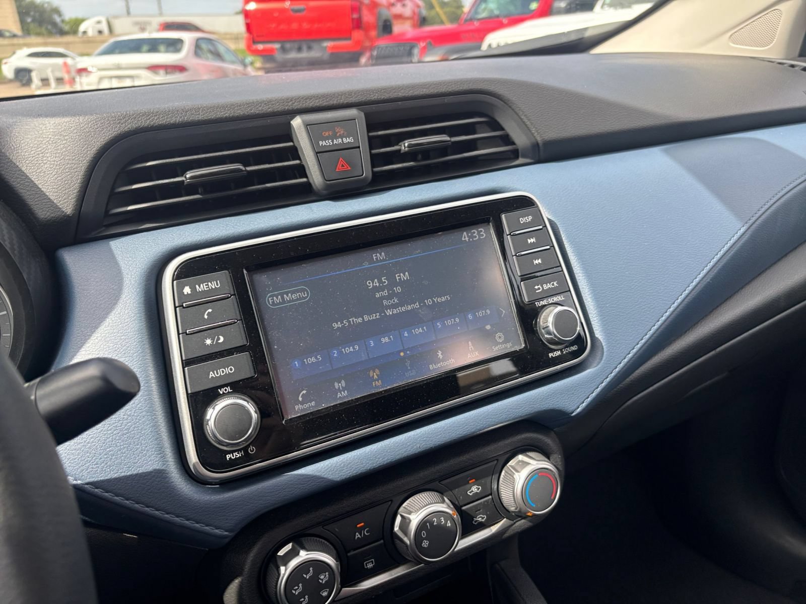 Used 2025 Nissan Versa SV FWD image 20