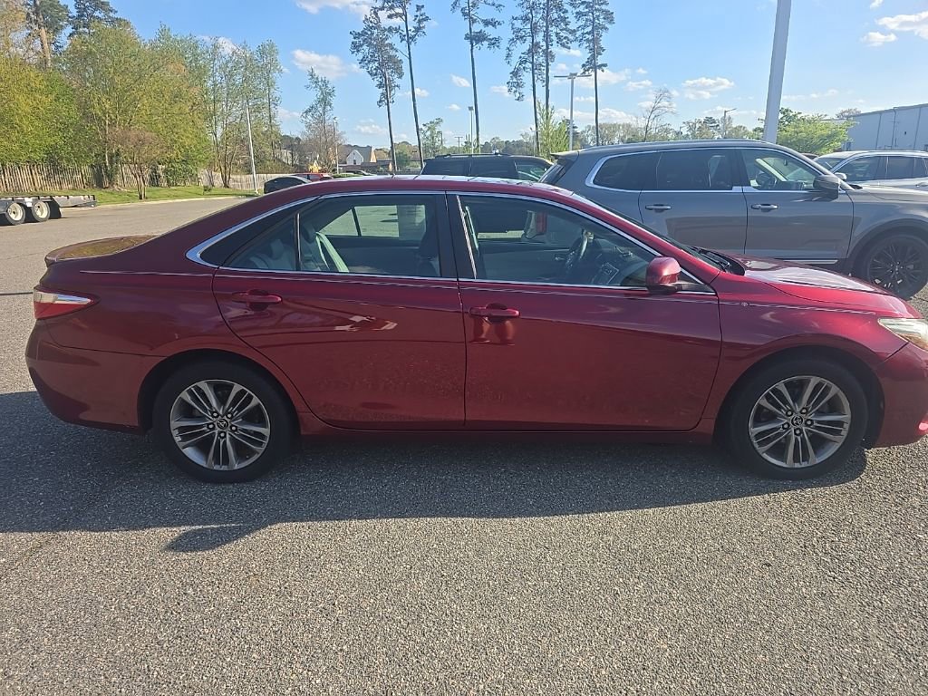 Used 2015 Toyota Camry SE w/ Moonroof Package image 4