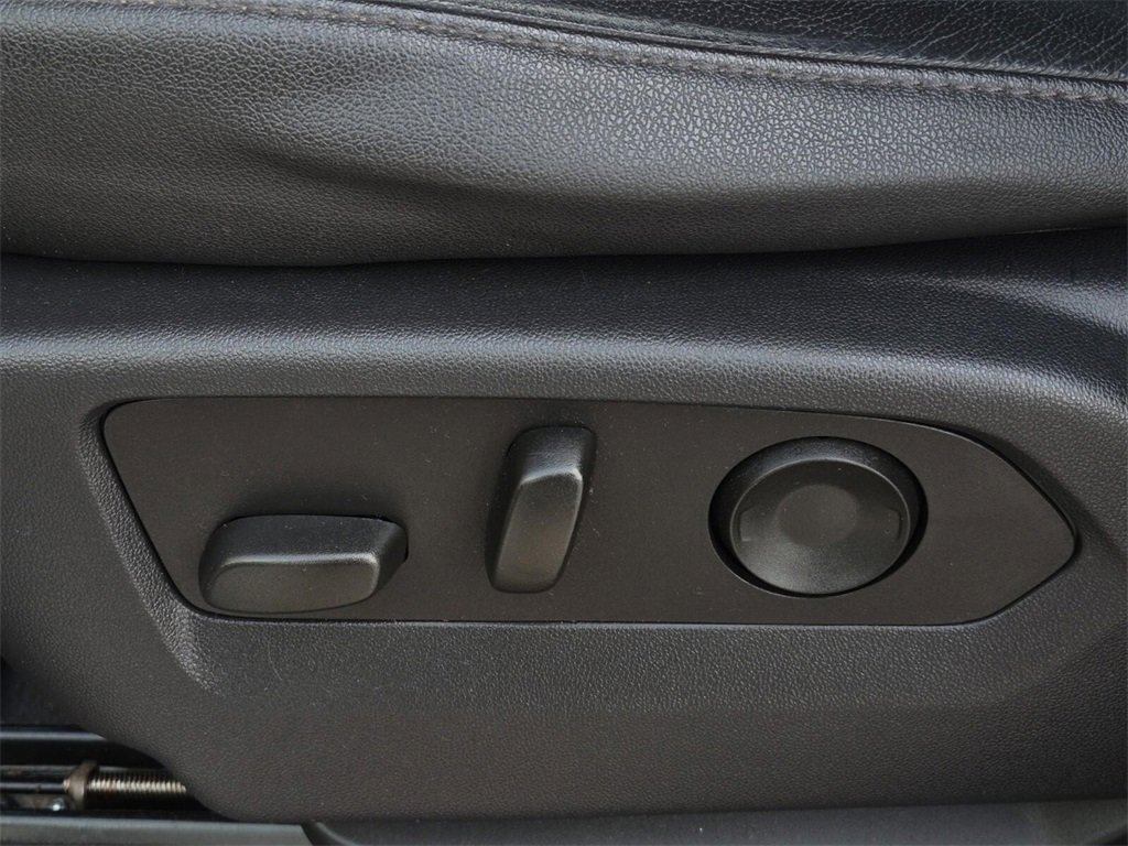 Used 2022 Chevrolet Silverado 1500 ZR2 w/ Technology Package image 36