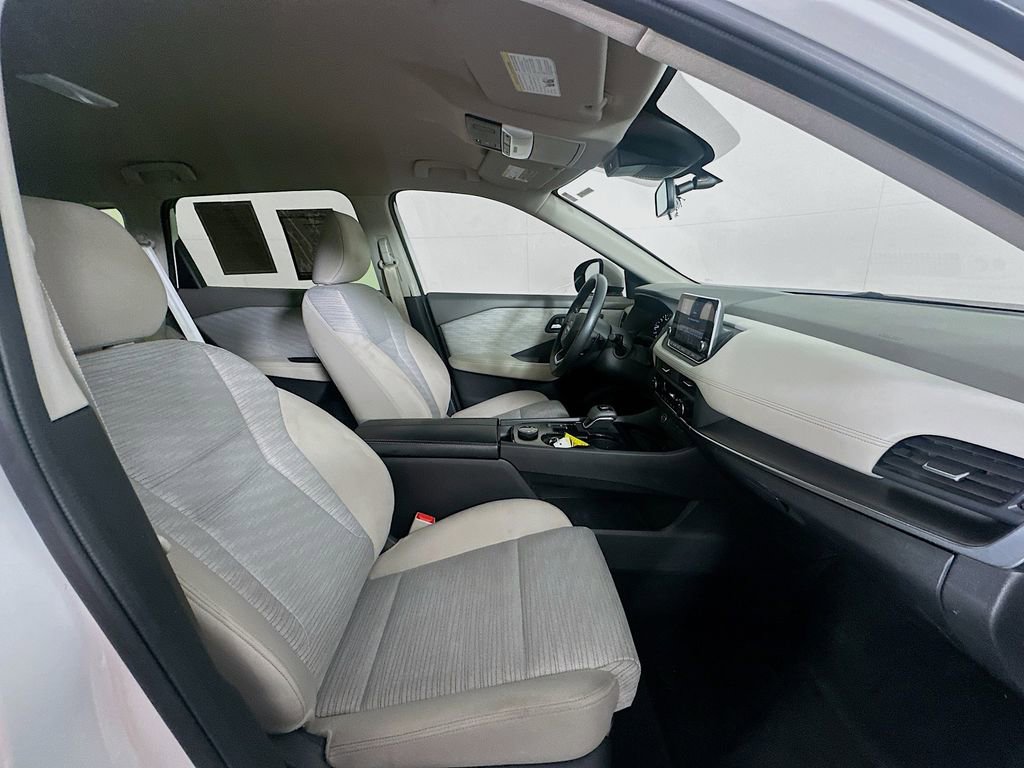 Used 2023 Nissan Rogue SV image 25