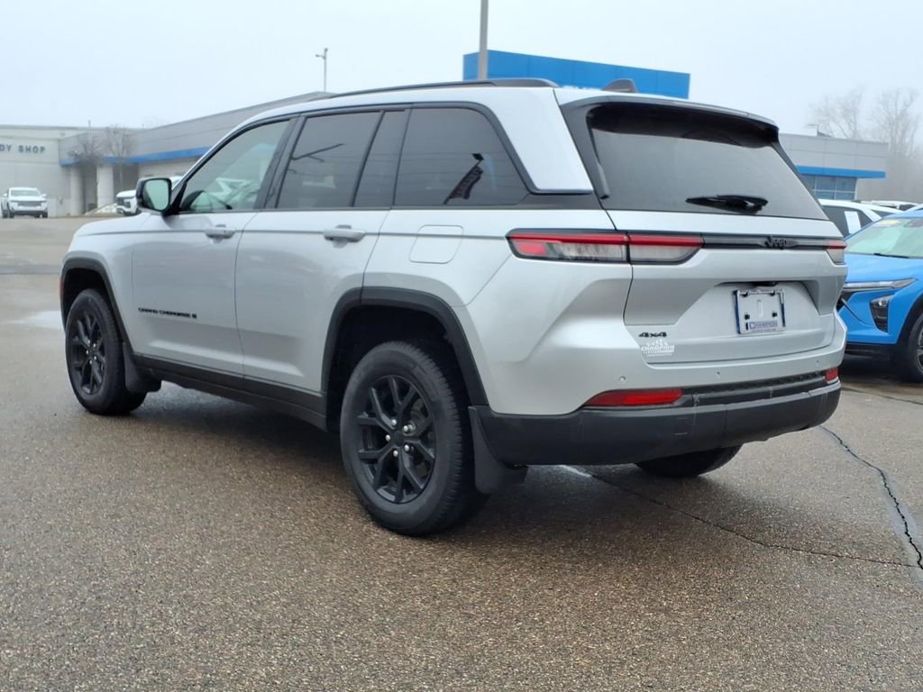 Used 2024 Jeep Grand Cherokee Altitude image 7