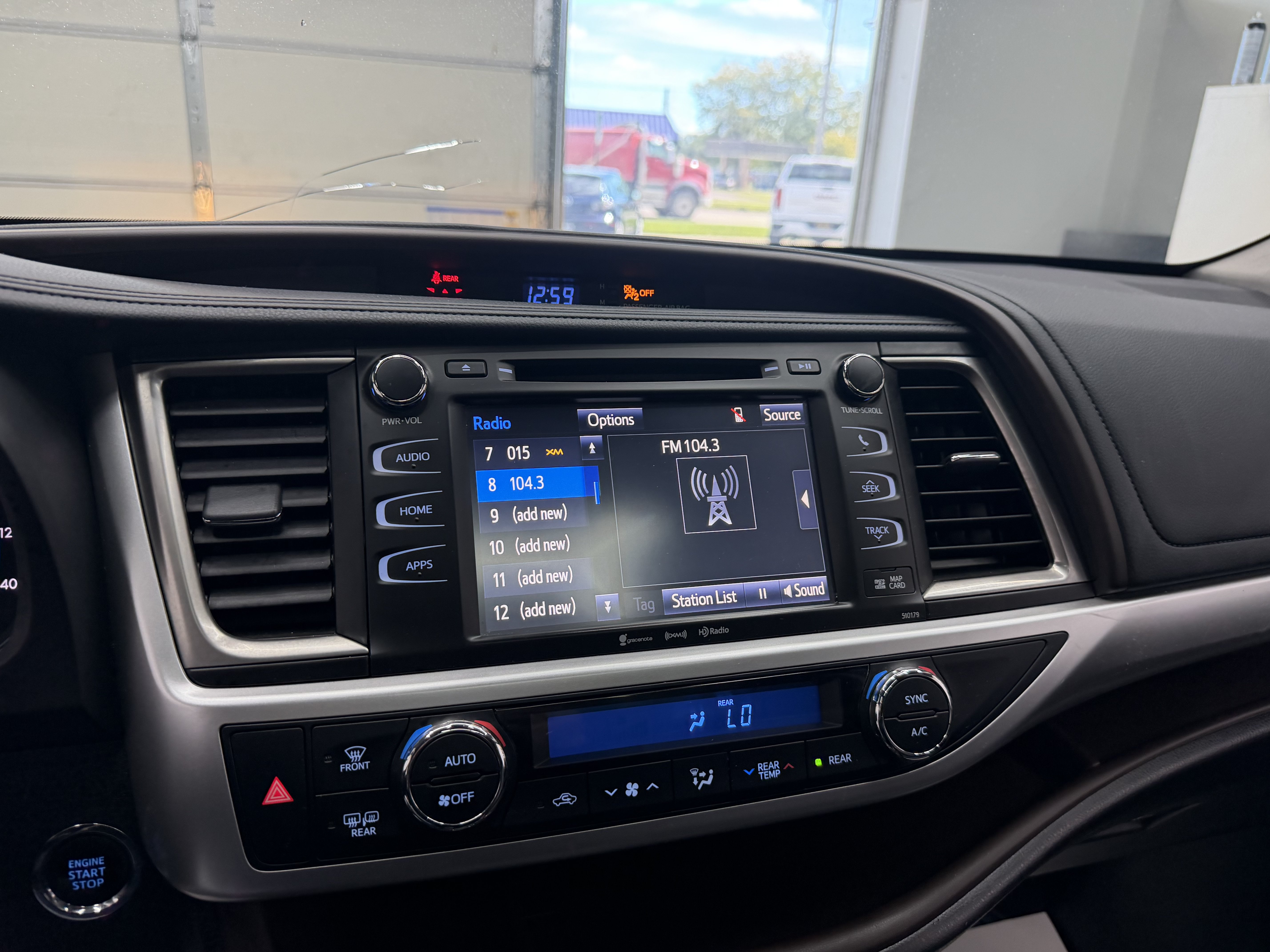 Used 2017 Toyota Highlander XLE AWD/4WD image 33