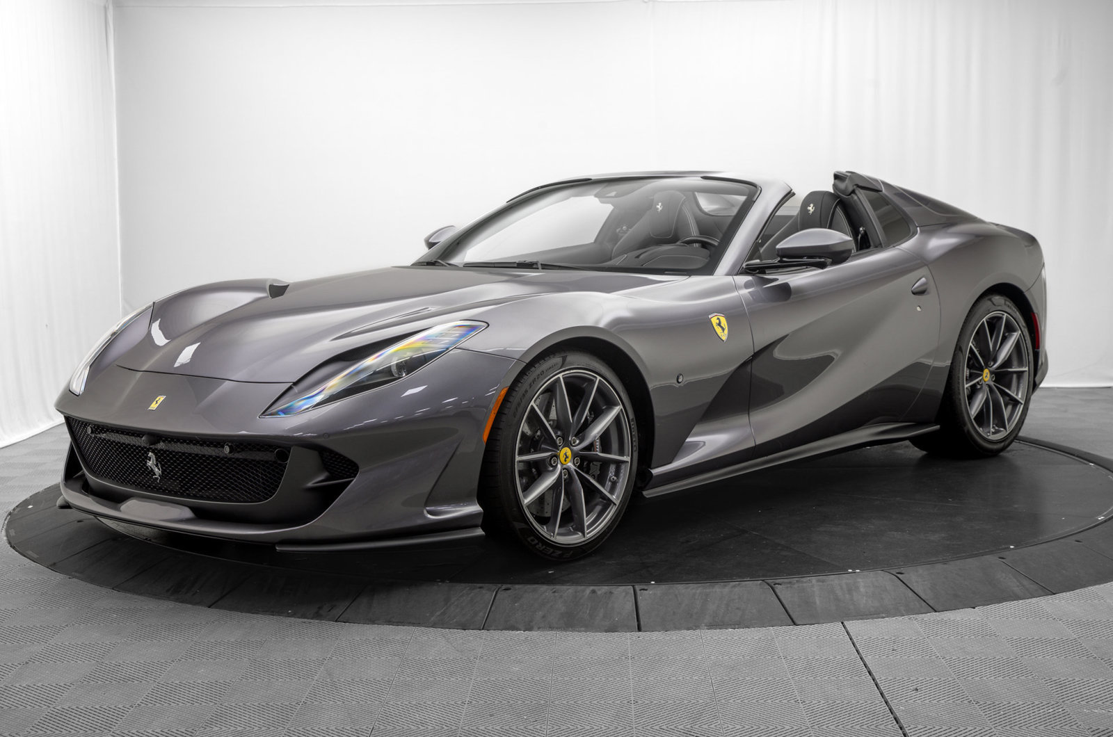 Used 2022 Ferrari 812 GTS RWD image 3