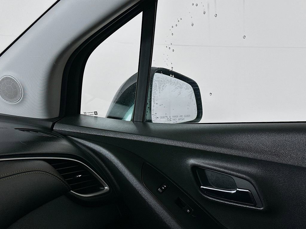 Used 2022 Chevrolet Trax LT w/ LT Convenience Package image 25