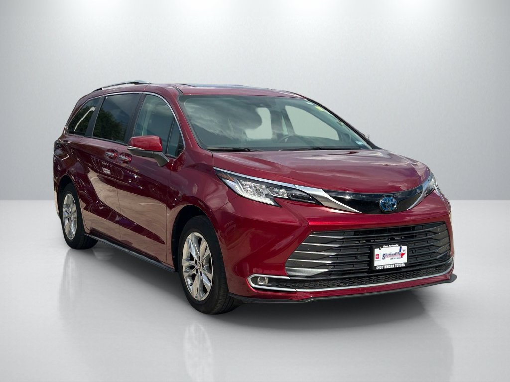 Used 2023 Toyota Sienna Limited AWD/4WD image 3