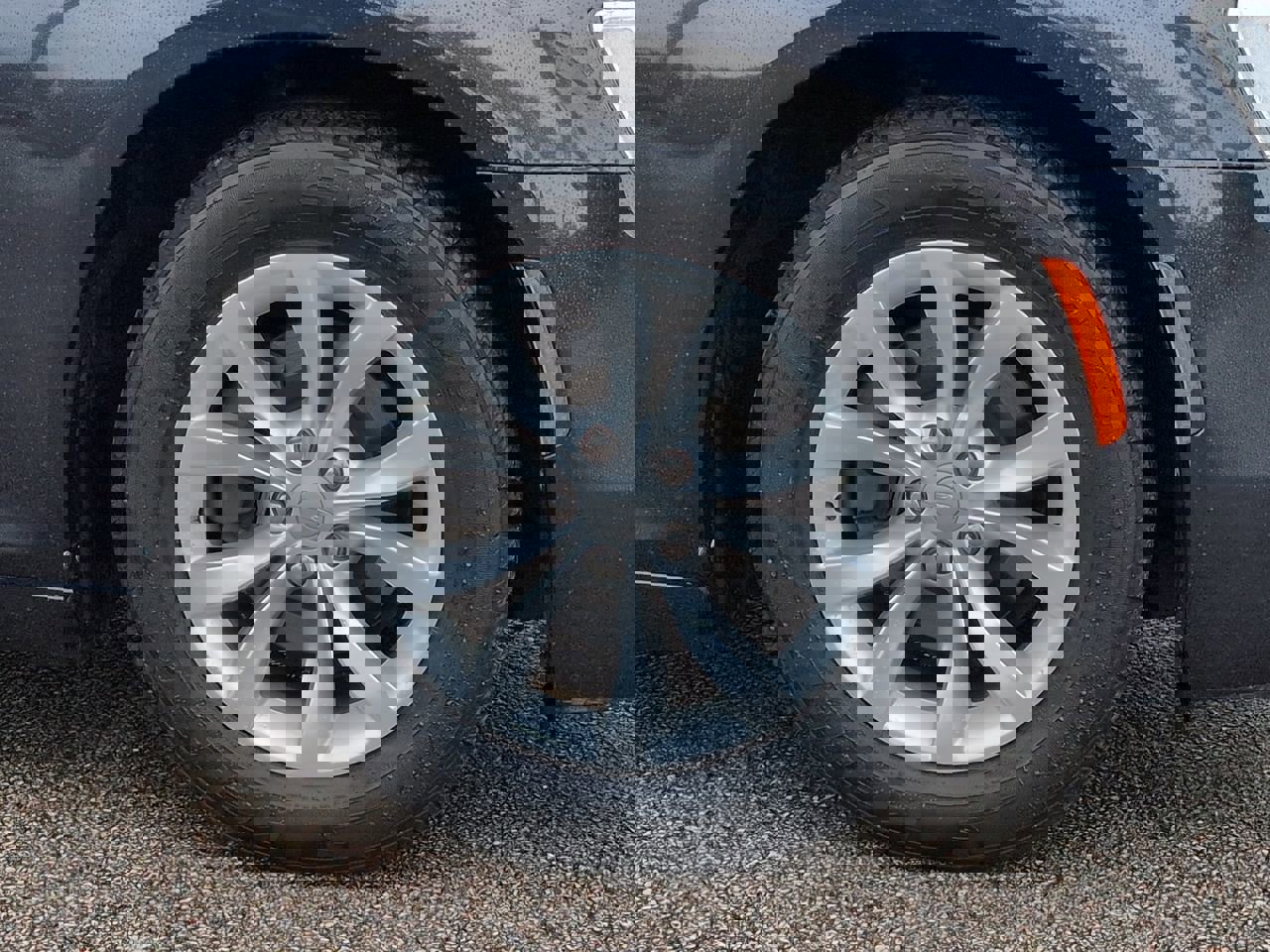 Used 2016 Chrysler 300 Limited w/ Driver Convenience Group image 10