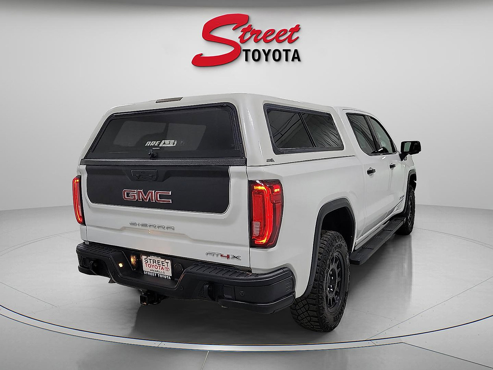 Used 2024 GMC Sierra 1500 AT4X w/ AT4X AEV Edition image 4