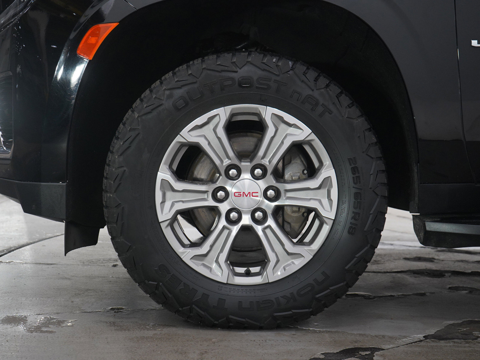Used 2023 GMC Yukon XL SLE AWD/4WD image 32