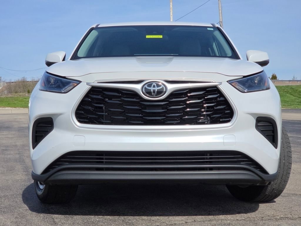 Used 2023 Toyota Highlander L image 3