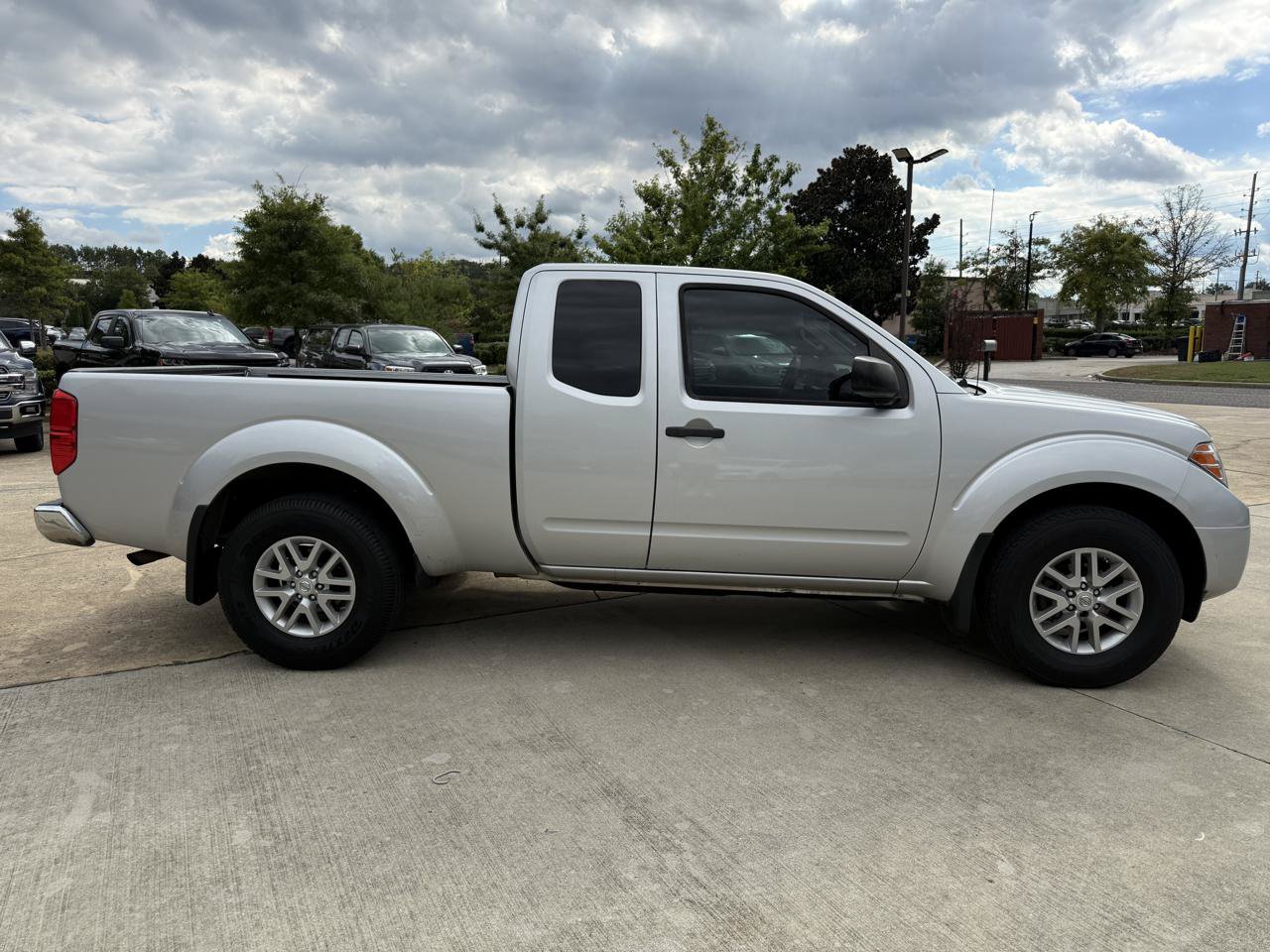 Used 2017 Nissan Frontier SV RWD image 4