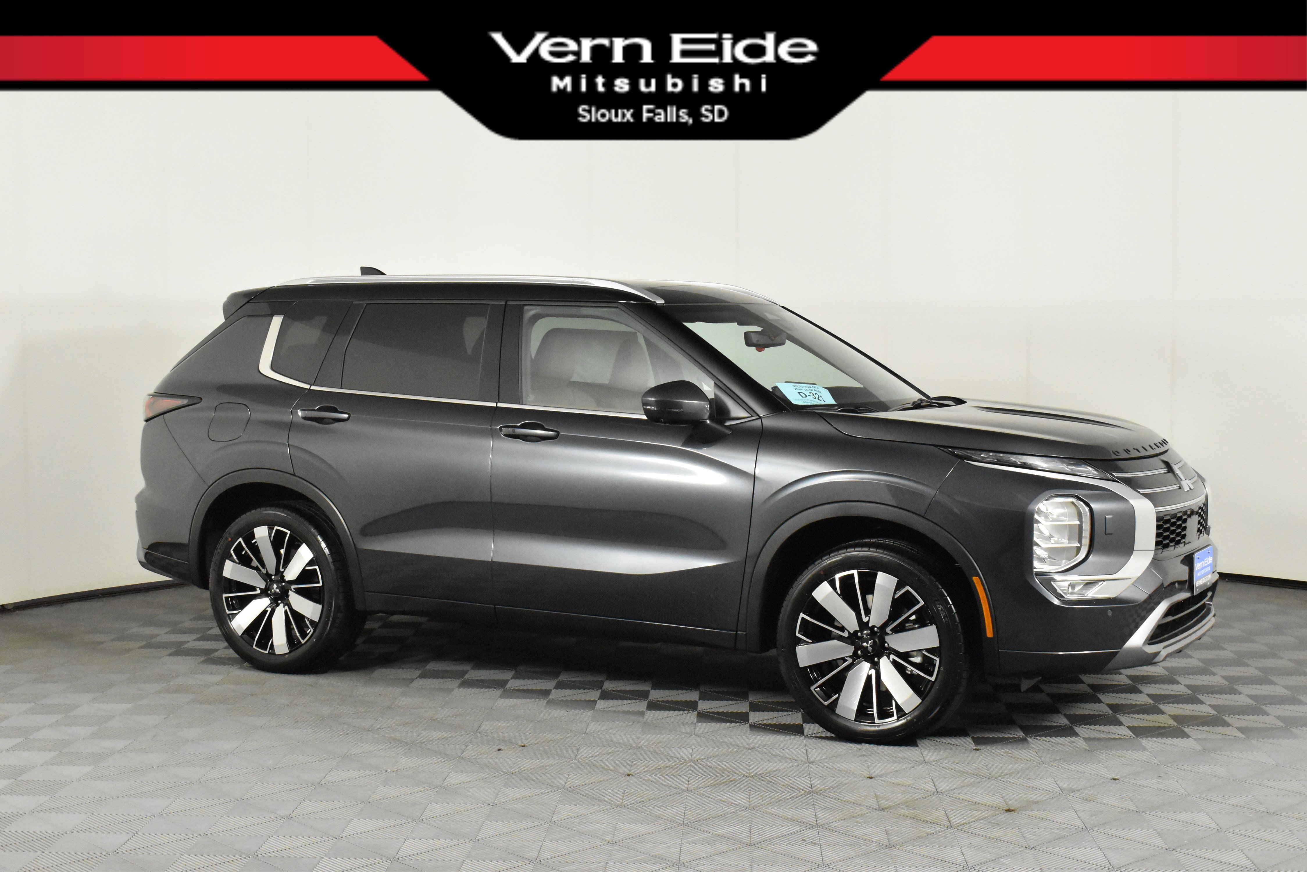 New 2025 Mitsubishi Outlander SEL image 1