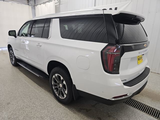 Used 2025 Chevrolet Suburban LS image 9