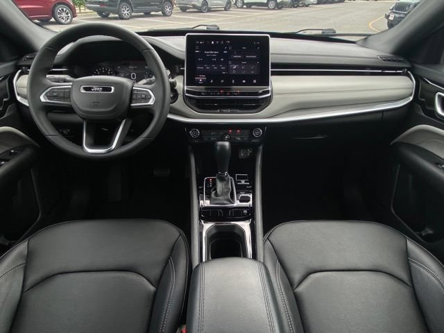 Used 2025 Jeep Compass Limited AWD/4WD image 26
