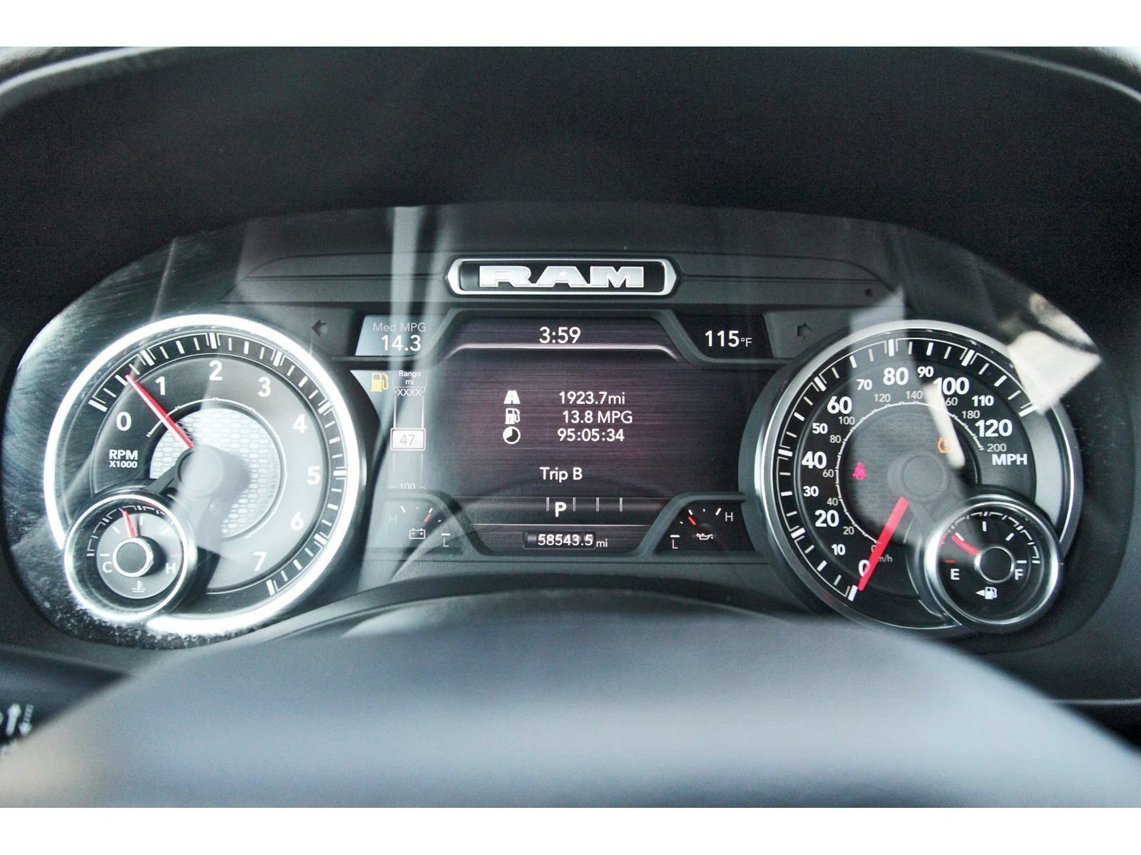 Used 2025 RAM 1500 Laramie AWD/4WD image 18