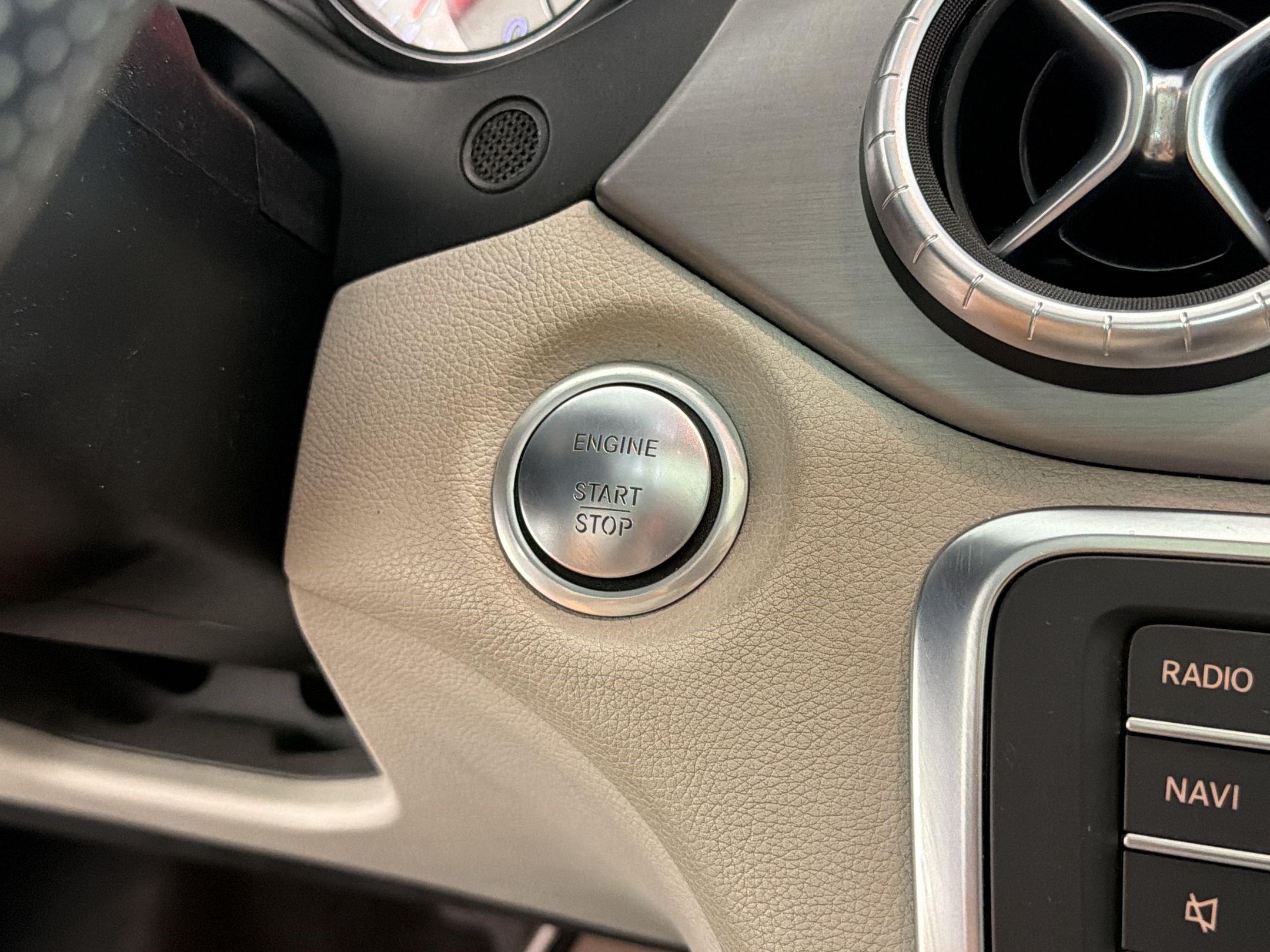 Used 2015 Mercedes-Benz CLA 250 4MATIC image 17
