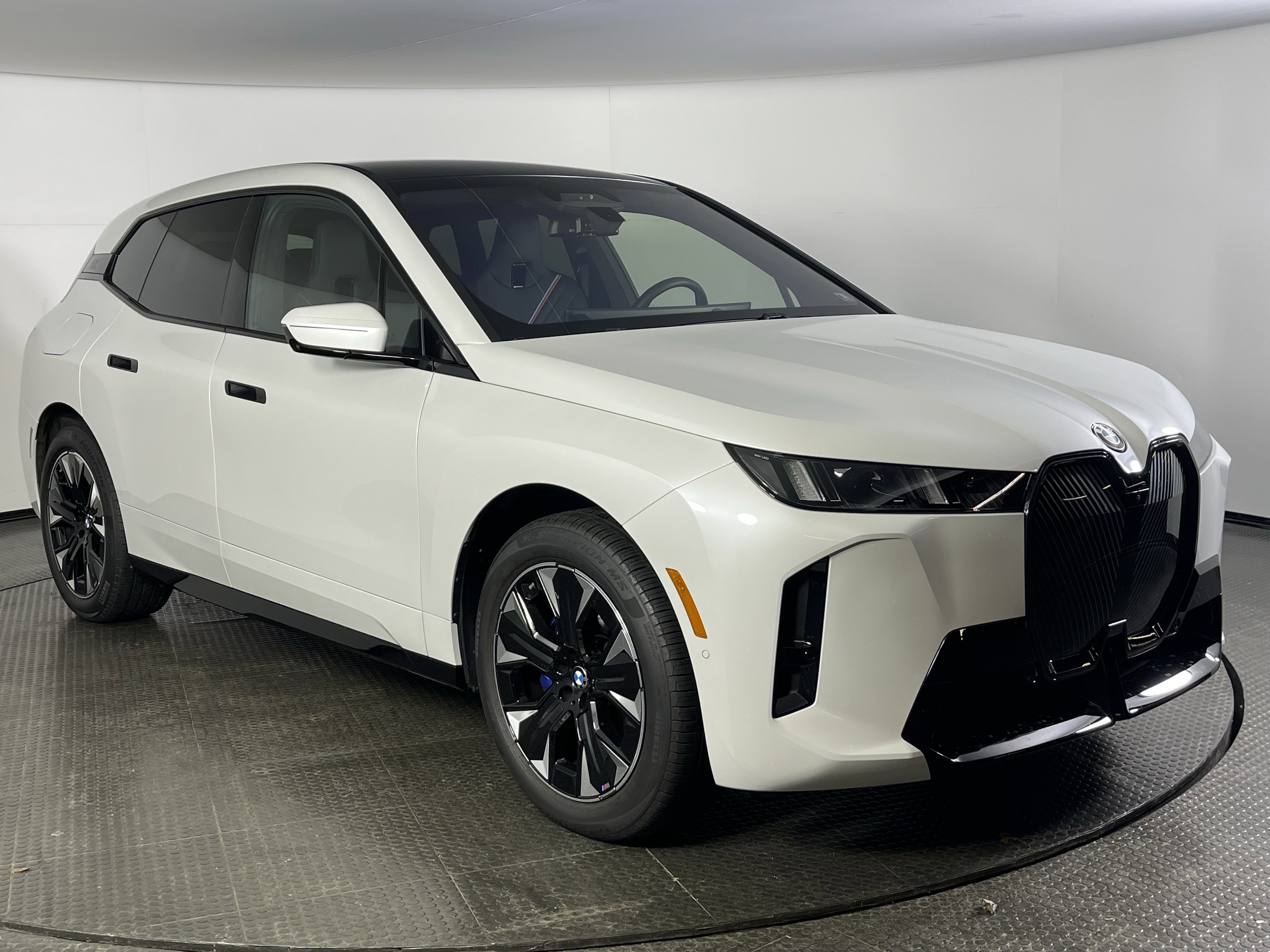 Used 2026 BMW iX xDrive60 w/ M Sport Package image 3