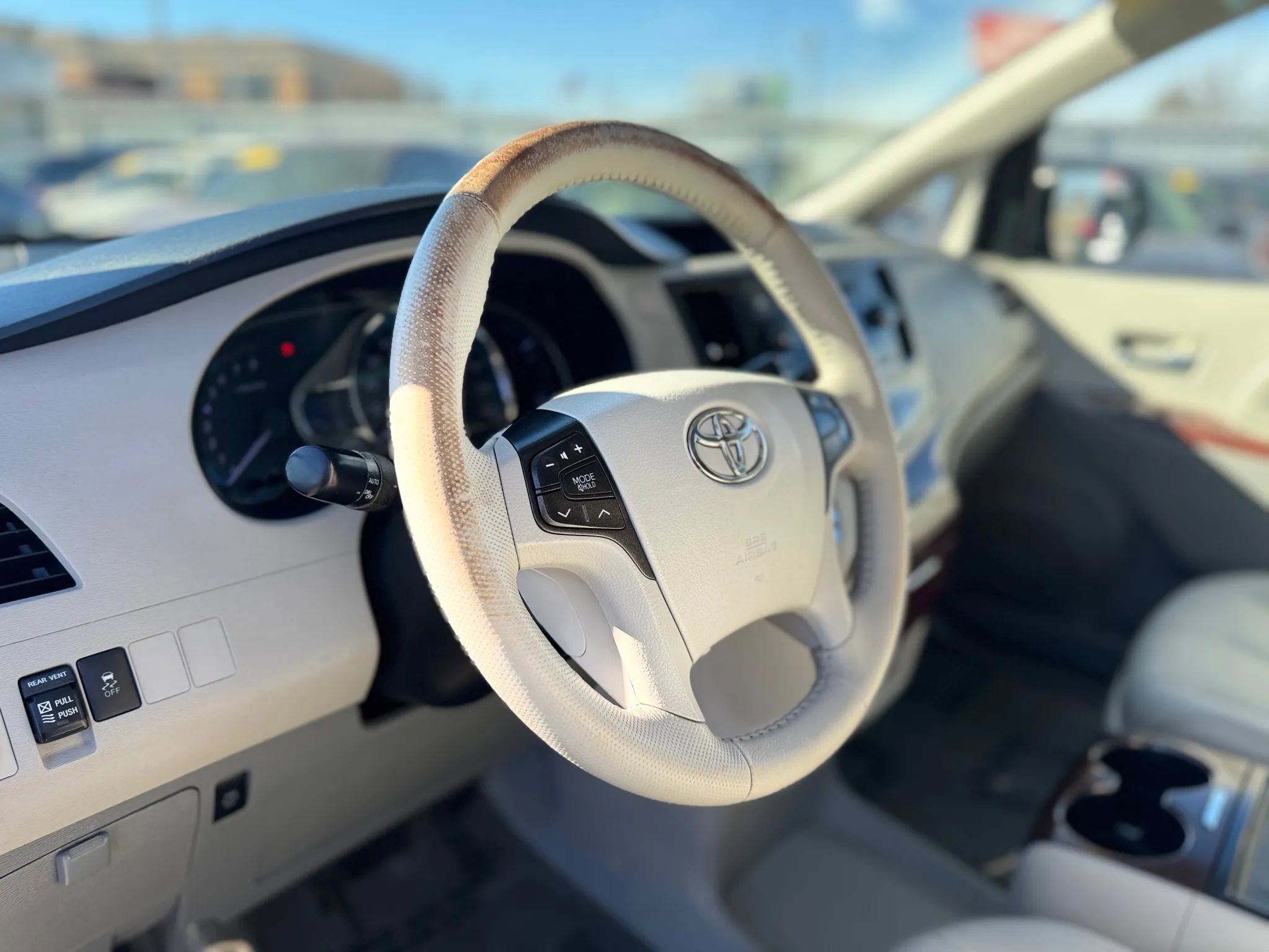 Used 2012 Toyota Sienna XLE image 10