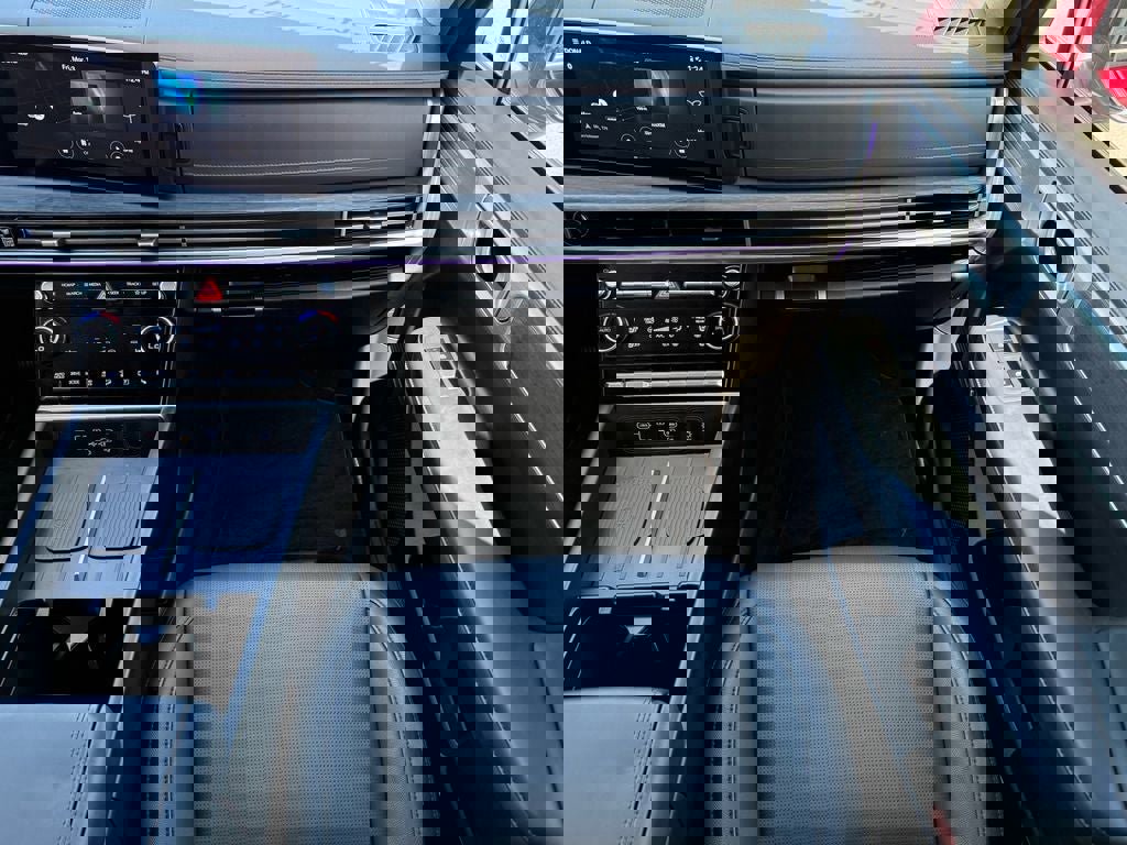 Used 2025 Hyundai Santa Fe Limited image 15