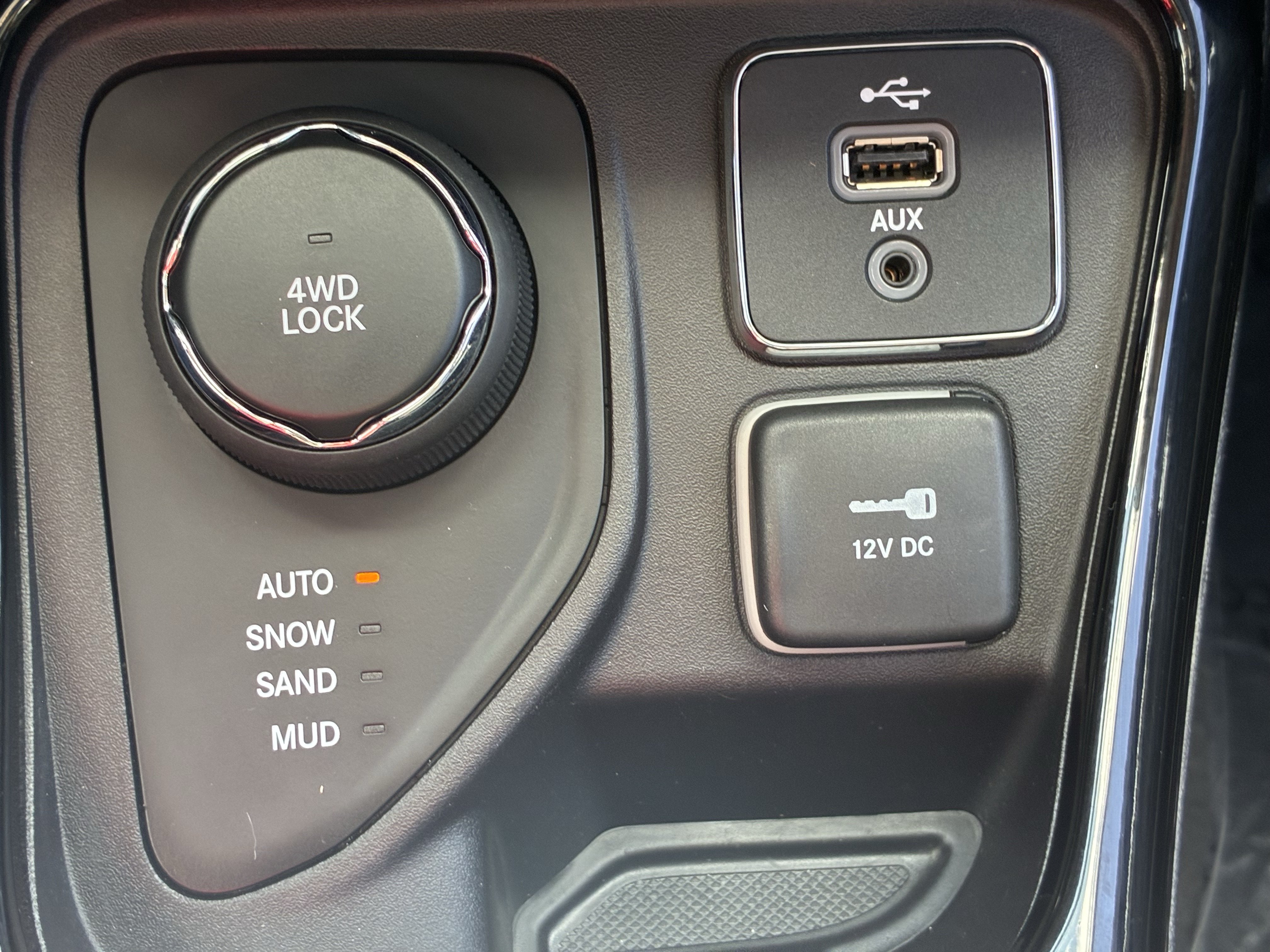 Used 2018 Jeep Compass Limited AWD/4WD image 27