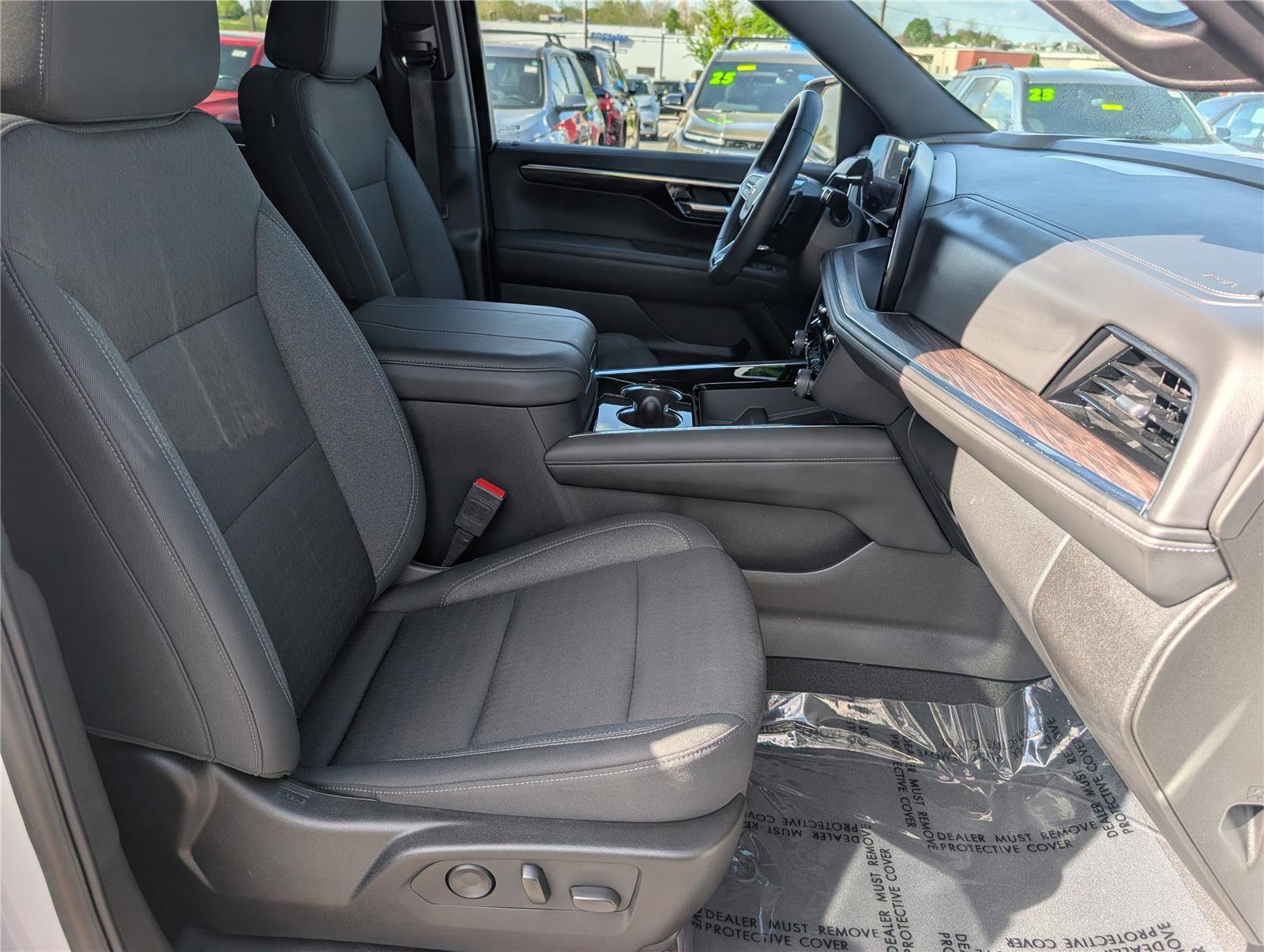 Used 2025 Chevrolet Tahoe LS AWD/4WD image 10