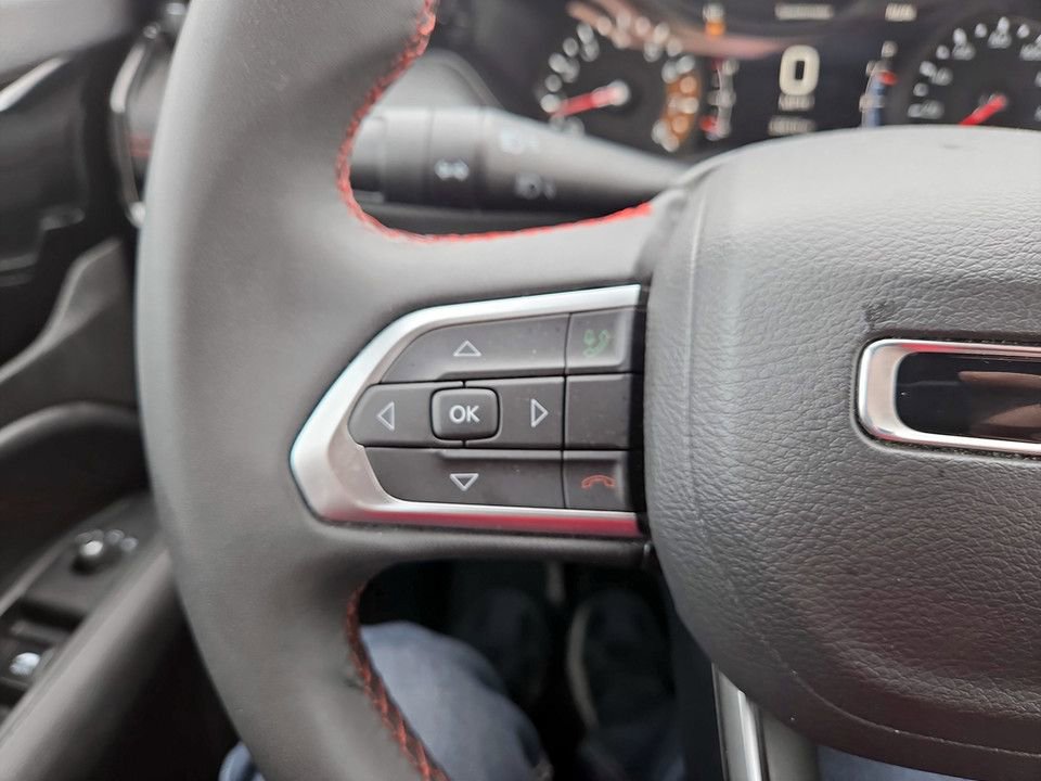 Used 2025 Jeep Compass Trailhawk image 17