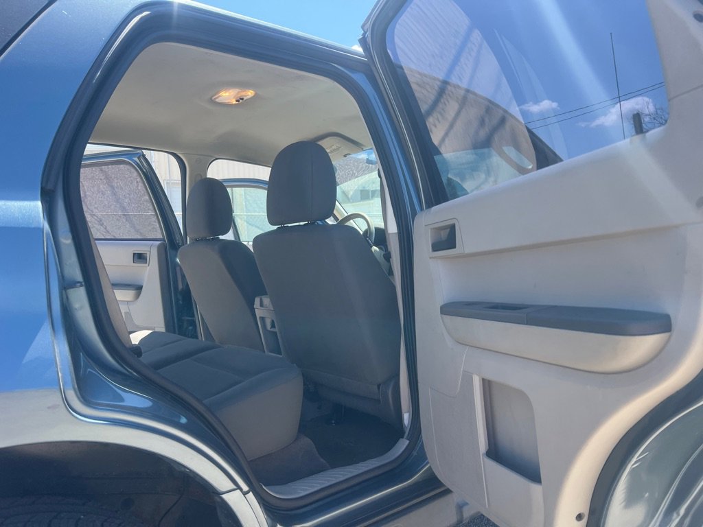 Used 2011 Ford Escape XLS w/ 101A Rapid Spec Order Code AWD/4WD image 13