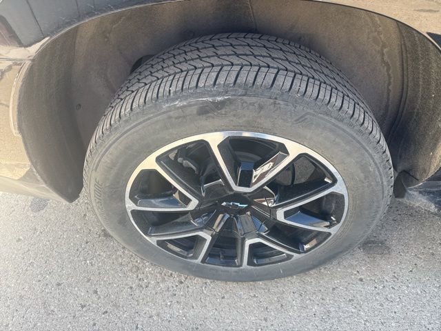 Used 2023 Chevrolet Suburban RST w/ Luxury Package AWD/4WD image 9