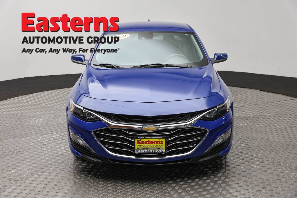 Used 2023 Chevrolet Malibu LT FWD image 2