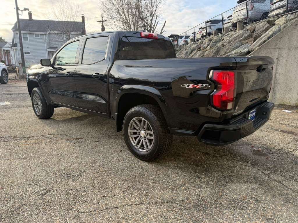 Used 2023 Chevrolet Colorado LT image 3