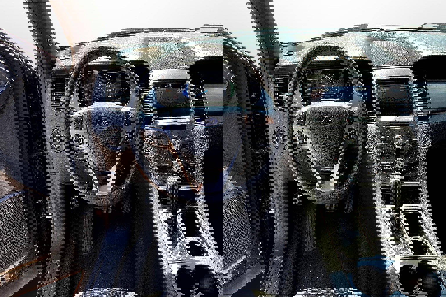 Used 2018 Ford Taurus SEL w/ Equipment Group 201A image 5