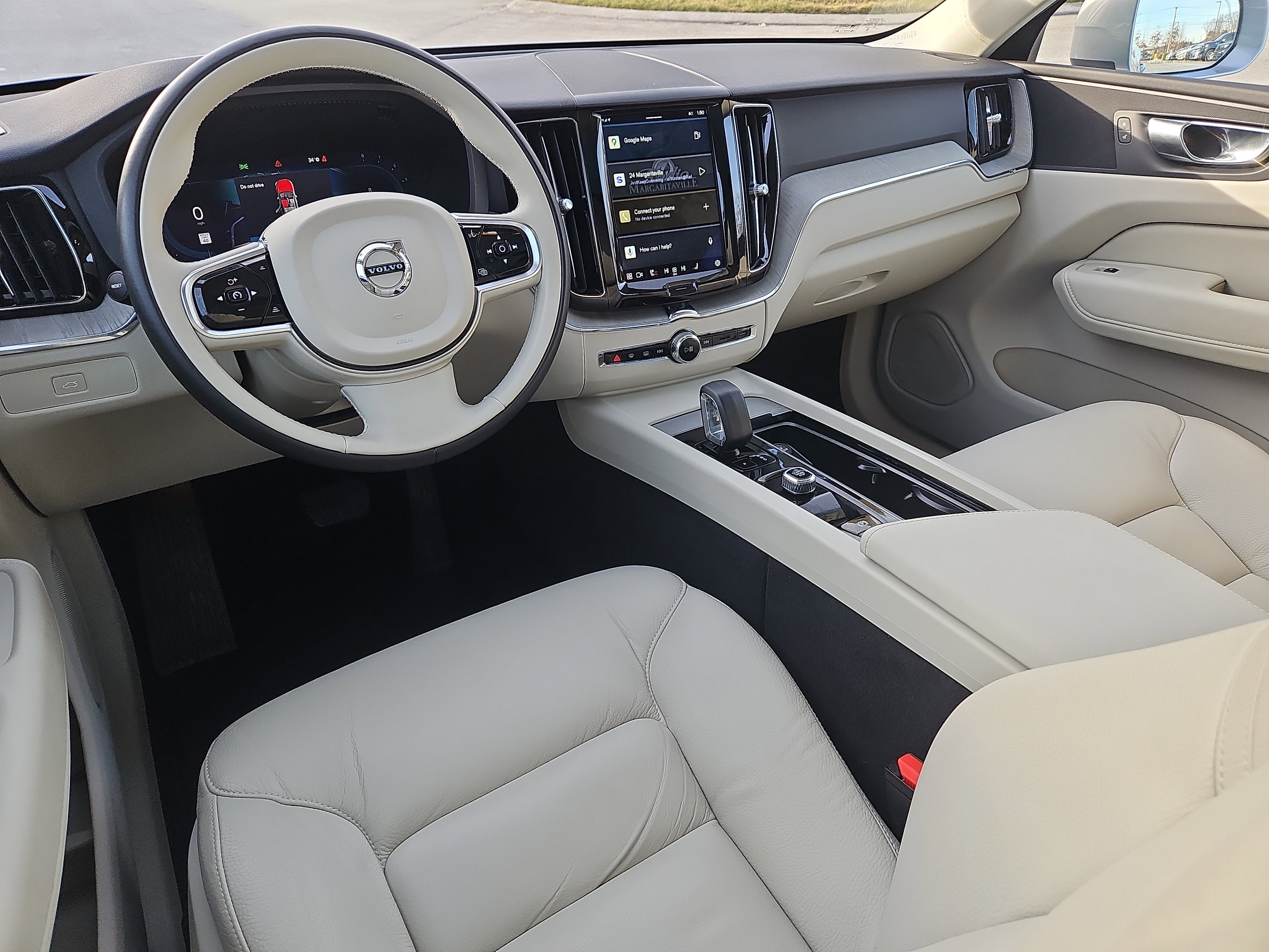 Used 2023 Volvo XC60 B5 Plus w/ Climate Package image 3