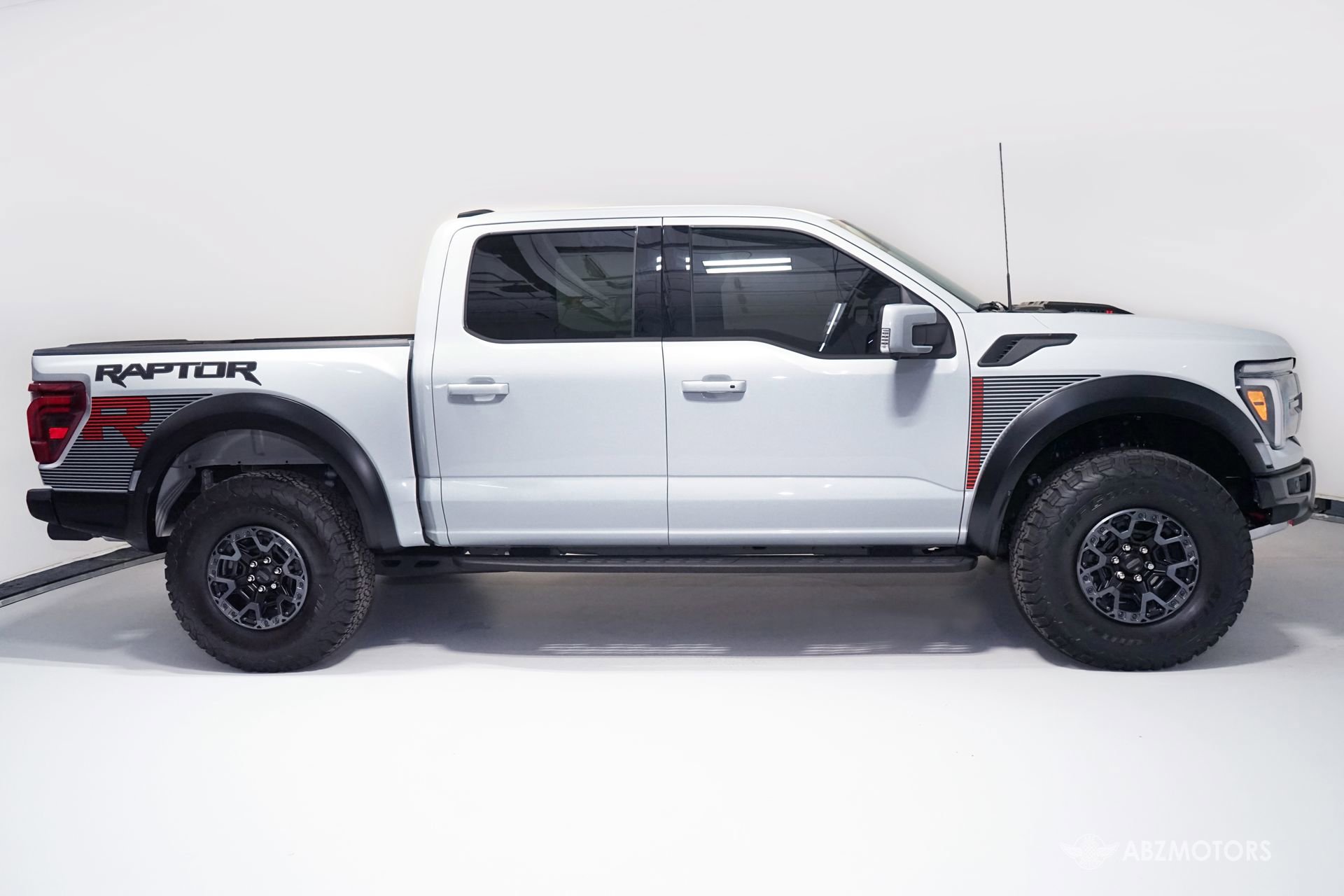 Used 2025 Ford F150 Raptor w/ Equipment Group 803A Raptor R image 4
