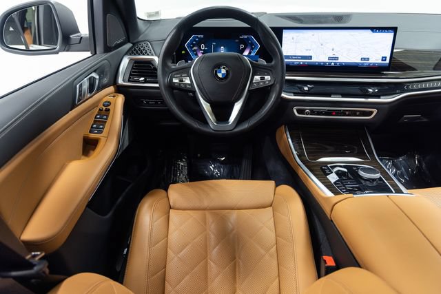 Used 2025 BMW X5 xDrive40i AWD/4WD image 3